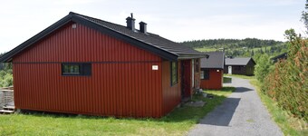 5-s hytte på Skeikampen ved sjø og turstier