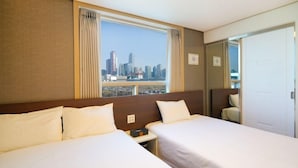 A hotel room with two beds, a large window with a city view, and a door to a bathroom. - Hotel Aventree Yeouido (Seoul)
