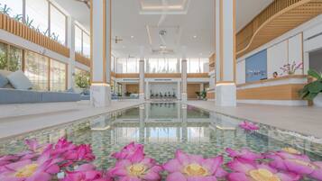 Sauna, steam room, body treatments, aromatherapy, hot stone massages