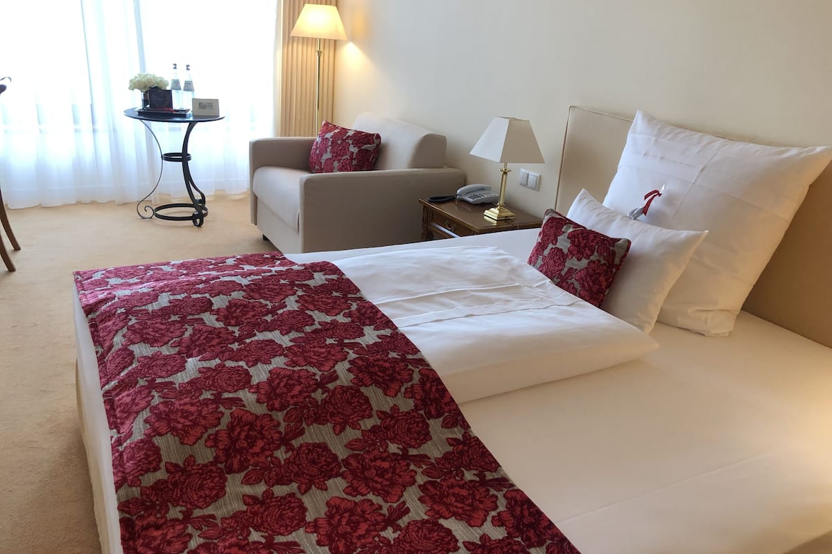 1 bedroom, hypo-allergenic bedding, in-room safe, desk