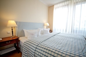 Ropa de cama hipoalergénica y escritorio 