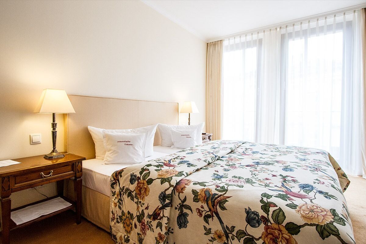standard double room | 1 bedroom, hypo-allergenic bedding, in-room safe, desk