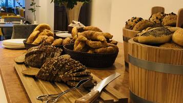 Colazione a buffet a pagamento, servita nei giorni feriali