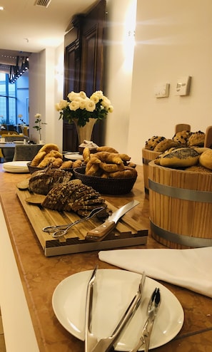 Desayuno buffet (con cargo) los días de semana