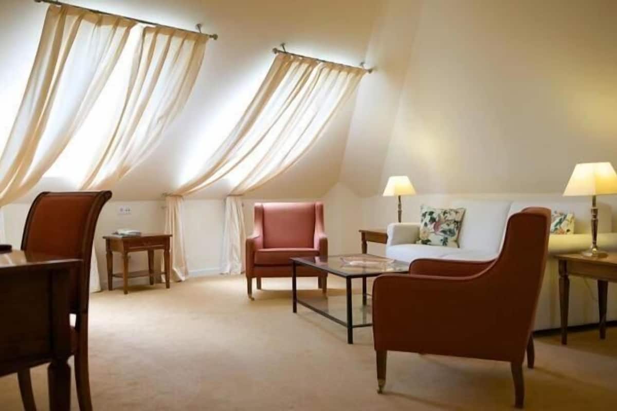 quadruple room | 1 bedroom, hypo-allergenic bedding, in-room safe, desk