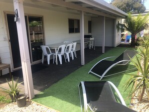 Outdoor dining - Comfortable Family Home in the Heart of Cowes (COWES)