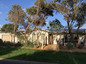 Exterior - Comfortable Family Home in the Heart of Cowes (COWES)