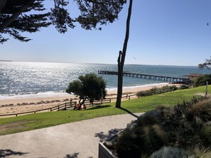 Beach nearby, sun-loungers, beach towels