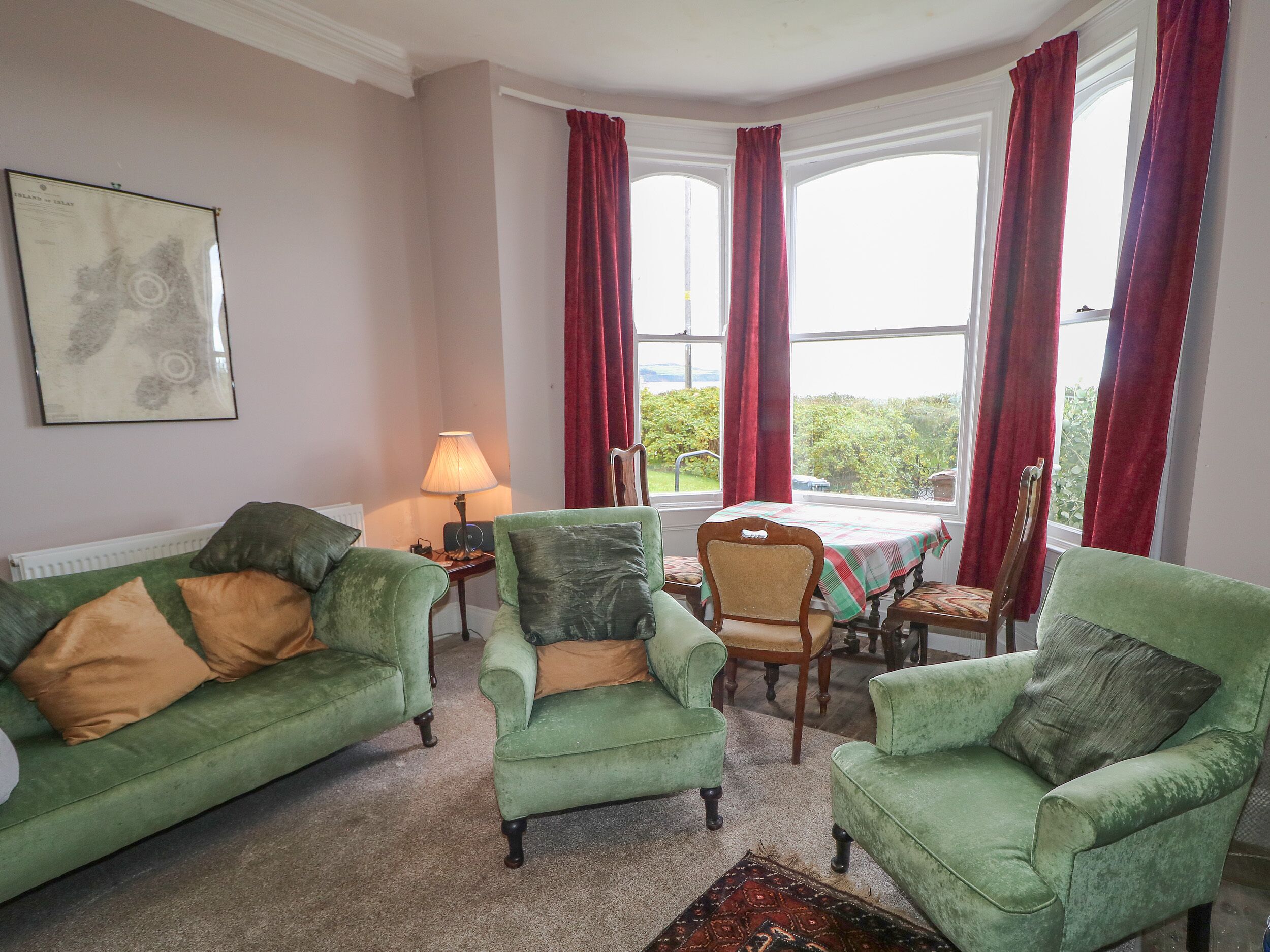 CARRIGUISNAGH, pet friendly, character holiday cottage in Ballycastle