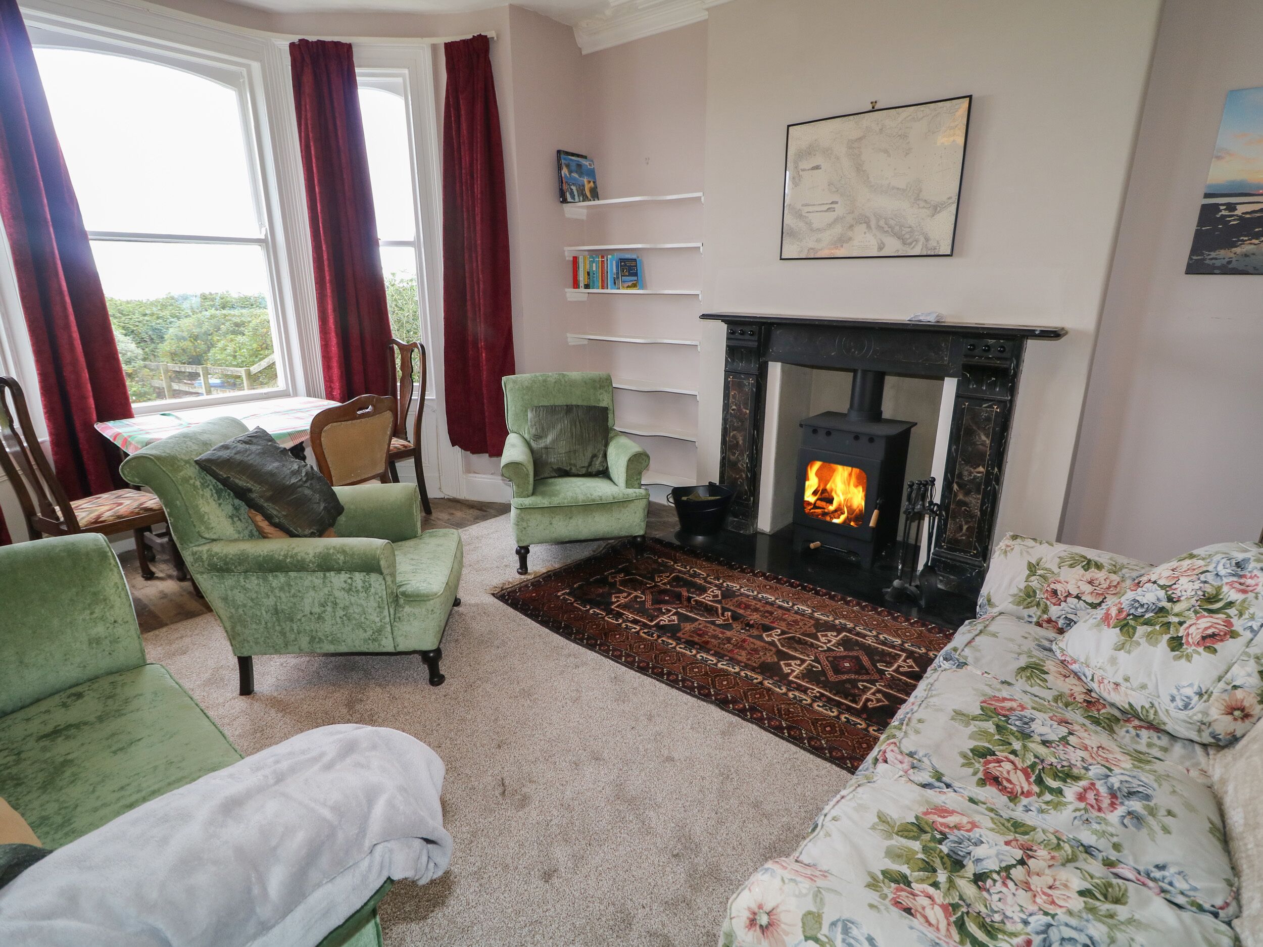 CARRIGUISNAGH, pet friendly, character holiday cottage in Ballycastle