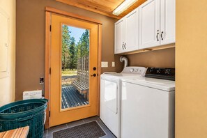 Interior - Forest View | Hot Tub | BBQ | Deck | Firepit (Leavenworth)