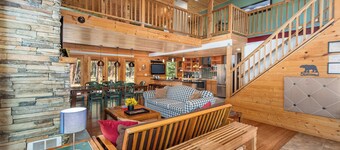 Pine Acres-Hot Tub, WIFI, Grill, Deck, Firepit
