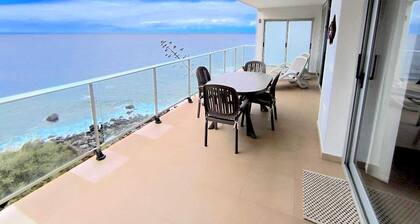 Super Comfortable Nature Villa in front of the SEA, with Jacuzzi and Sauna.