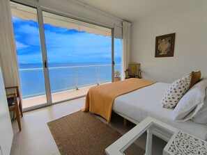 4 bedrooms, desk, iron/ironing board, travel cot