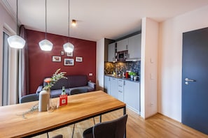 Apartment L - King bed | ครัวส่วนตัว | ตู้เย็นขนาดใหญ่, ไมโครเวฟ, เตาประกอบอาหาร, เครื่องล้างจาน