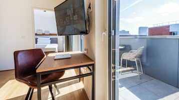 Apartment XL - King bed, terrace and separate bedroom | Terrasse/Patio