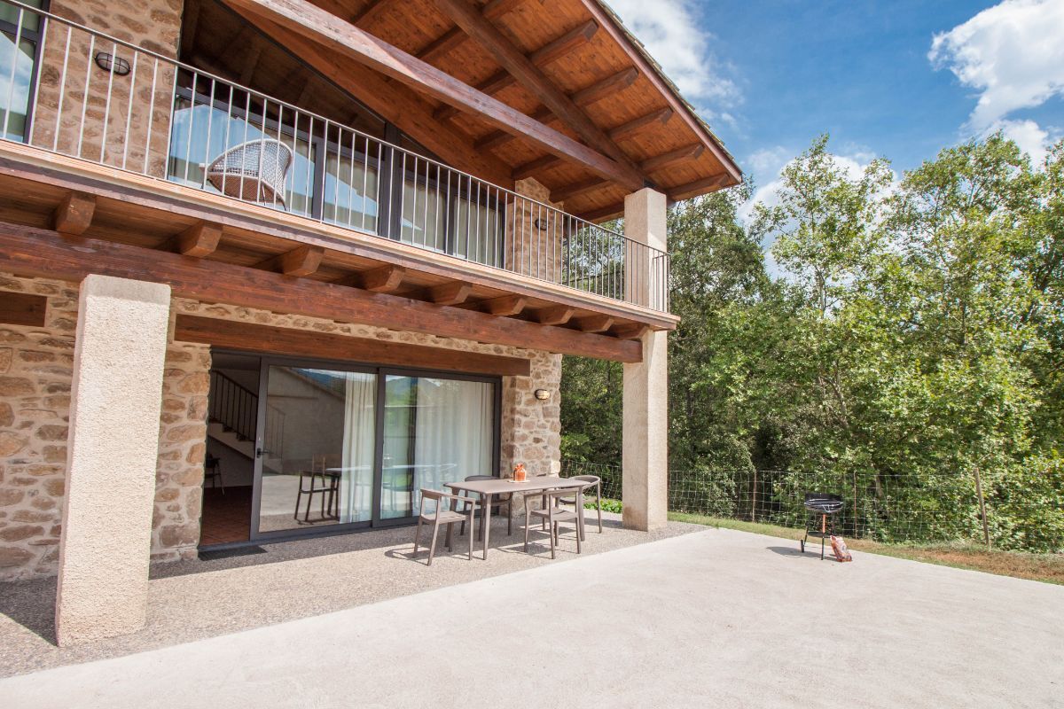 Gorgeous fully restored and secluded cabin in the Capsec neighborhood