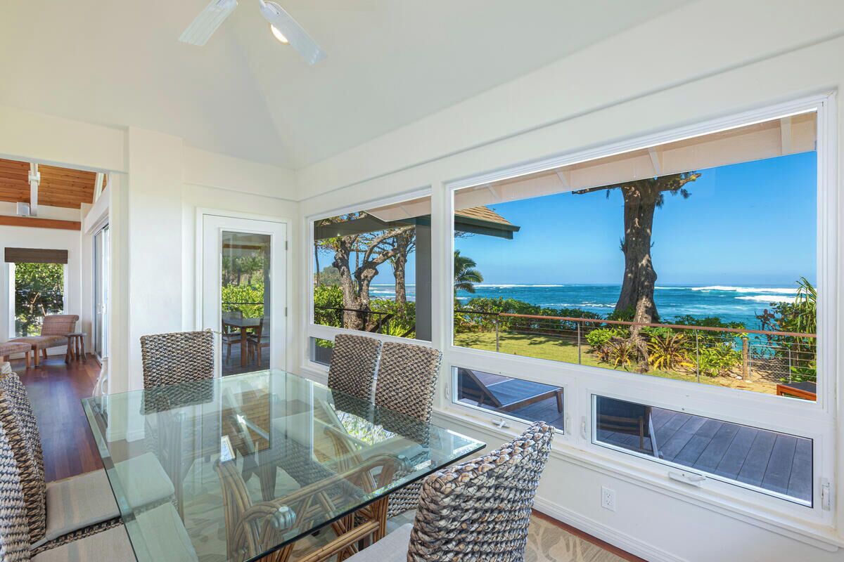 Luxury Beachfront Home in Haena - Photo 29