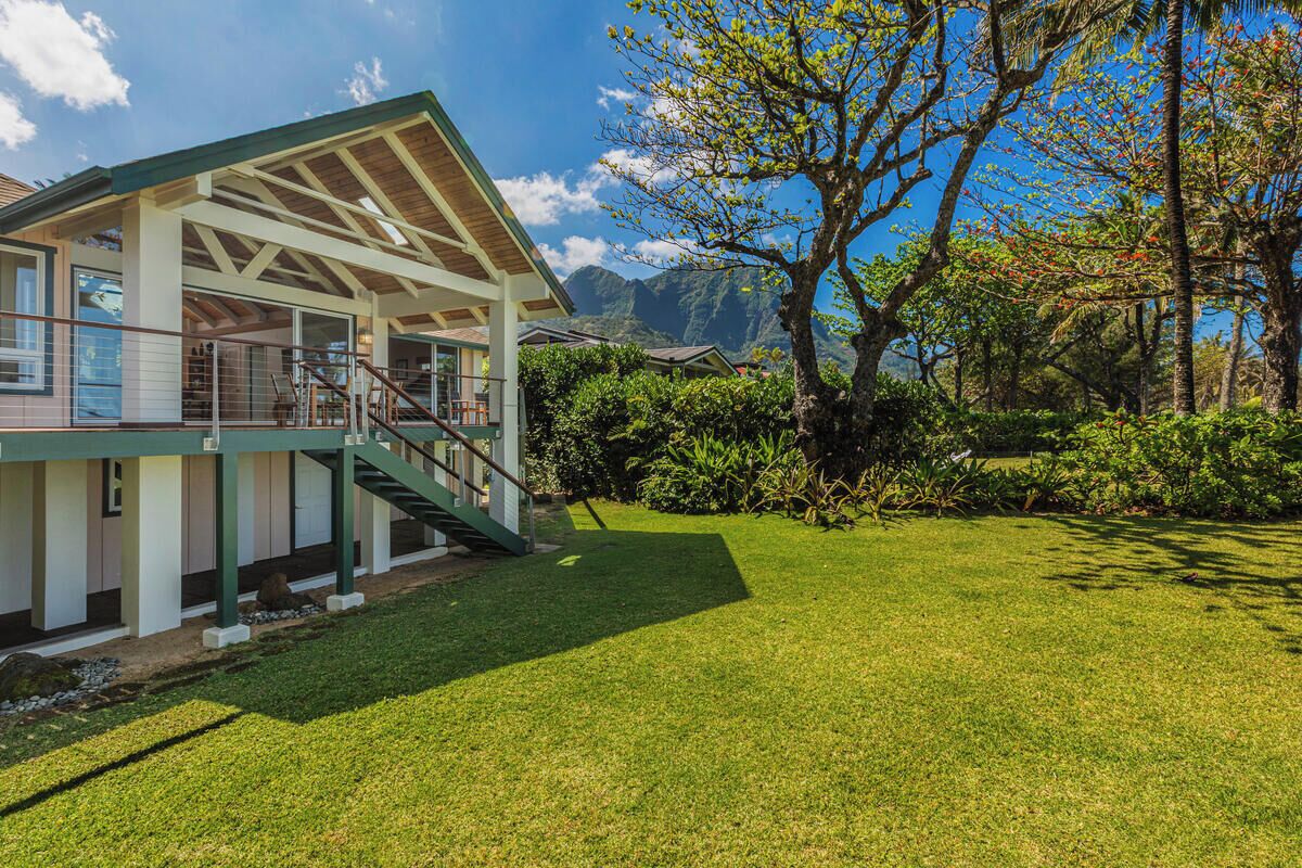 Luxury Beachfront Home in Haena - Photo 15