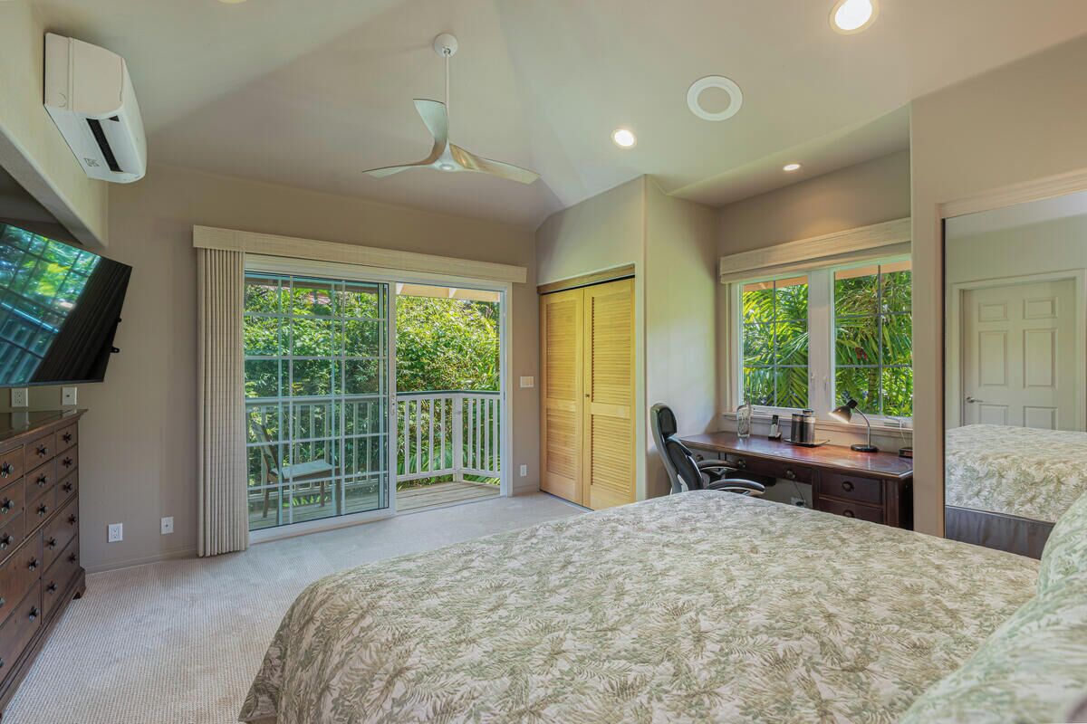 Luxury Beachfront Home in Haena - Photo 5