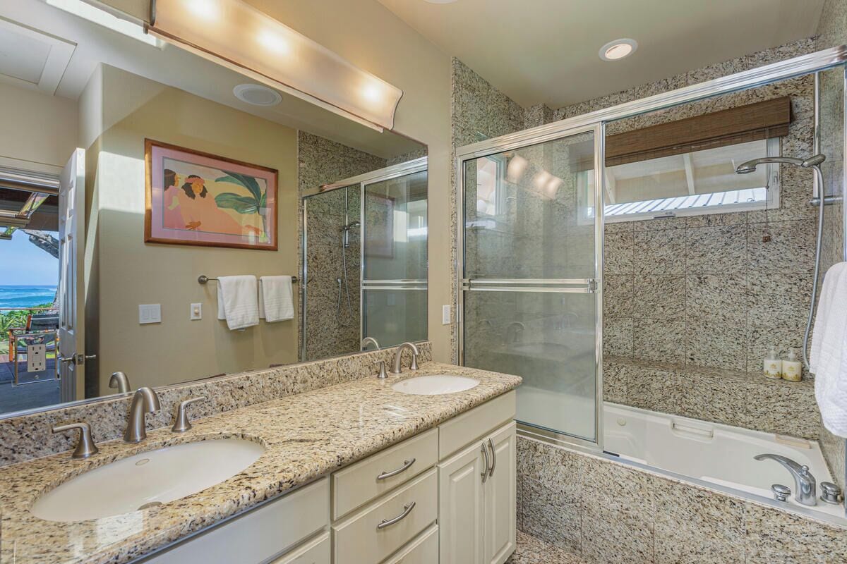 Luxury Beachfront Home in Haena - Photo 26