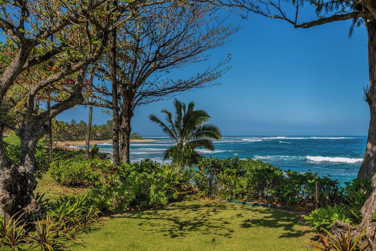 Luxury Beachfront Home in Haena - Photo 30