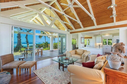 Luxury Beachfront Home in Haena