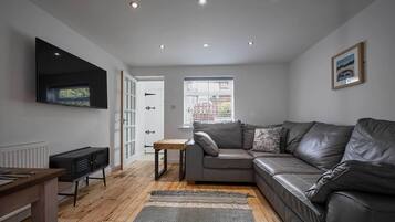 Cottage | Living area | Flat-screen TV