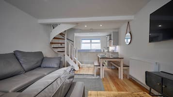 Cottage | Living area | Flat-screen TV