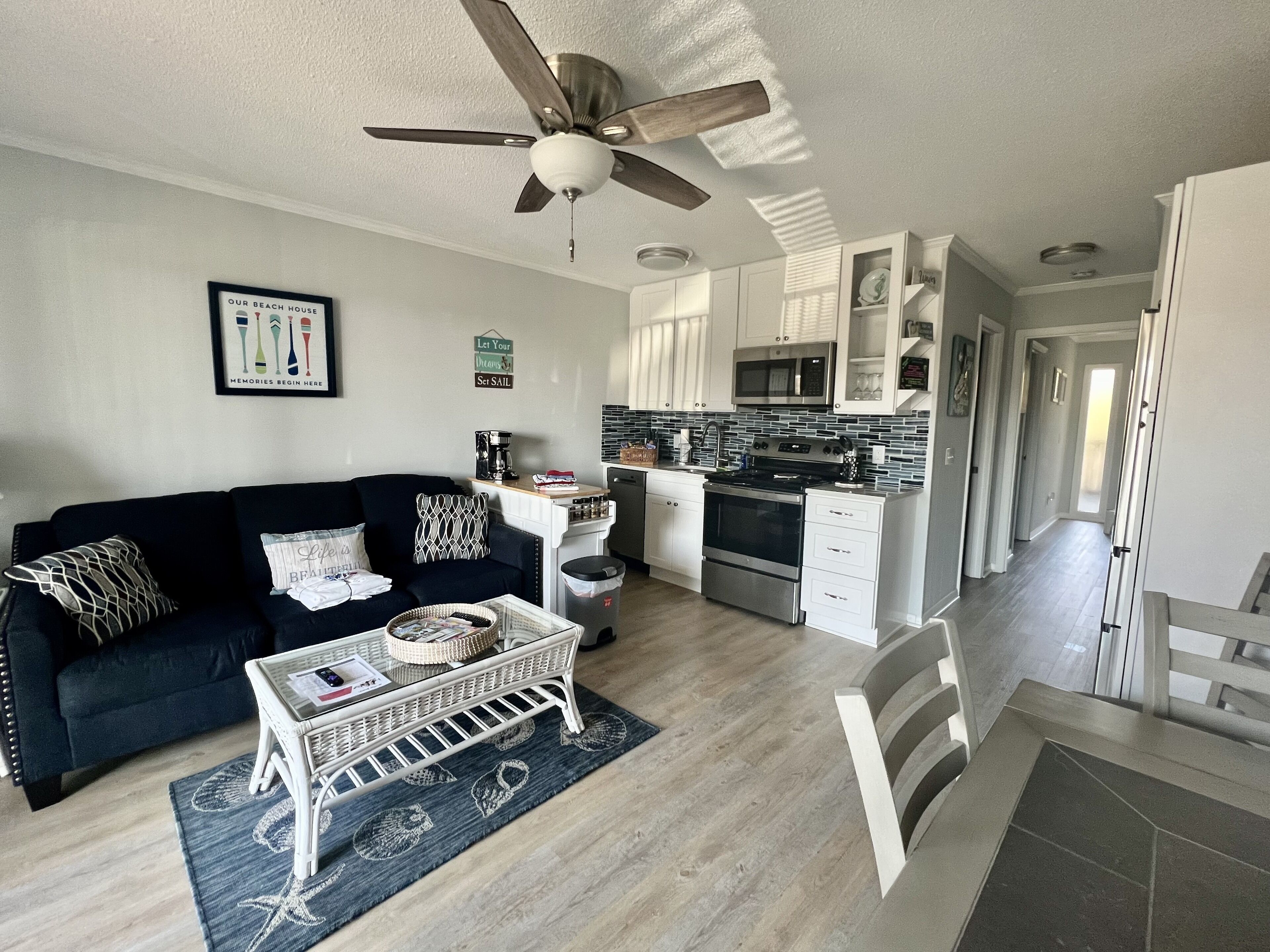 Dreaming of your next vacation? 2nd floor C252, clean, well-equipped