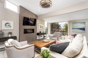 تلفزيون ذكي، مدفأة، خدمات بث، طابعة