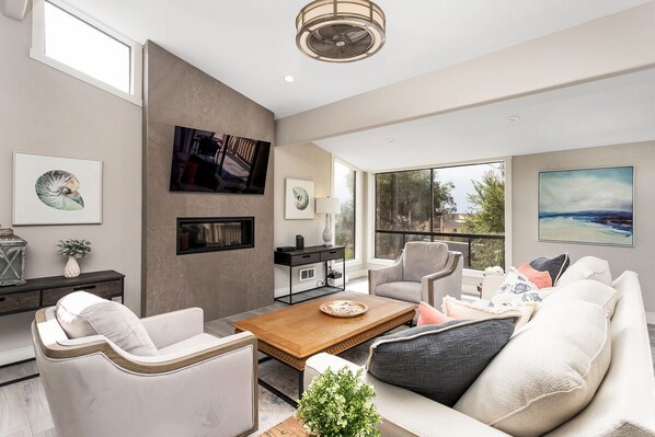 Smart TV, fireplace, streaming services, printers