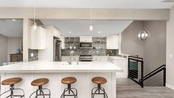 Coffee/tea maker, fridge, microwave, oven