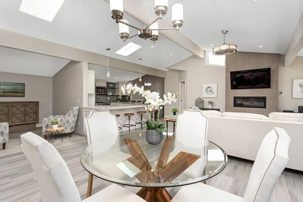 تلفزيون ذكي، مدفأة، خدمات بث، طابعة