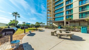 Outdoor dining - Wow!!  New Owner and New to Rental Market! (Orange Beach)