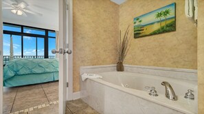 Combined shower/tub, jetted tub, hair dryer, towels - Wow!!  New Owner and New to Rental Market! (Orange Beach)