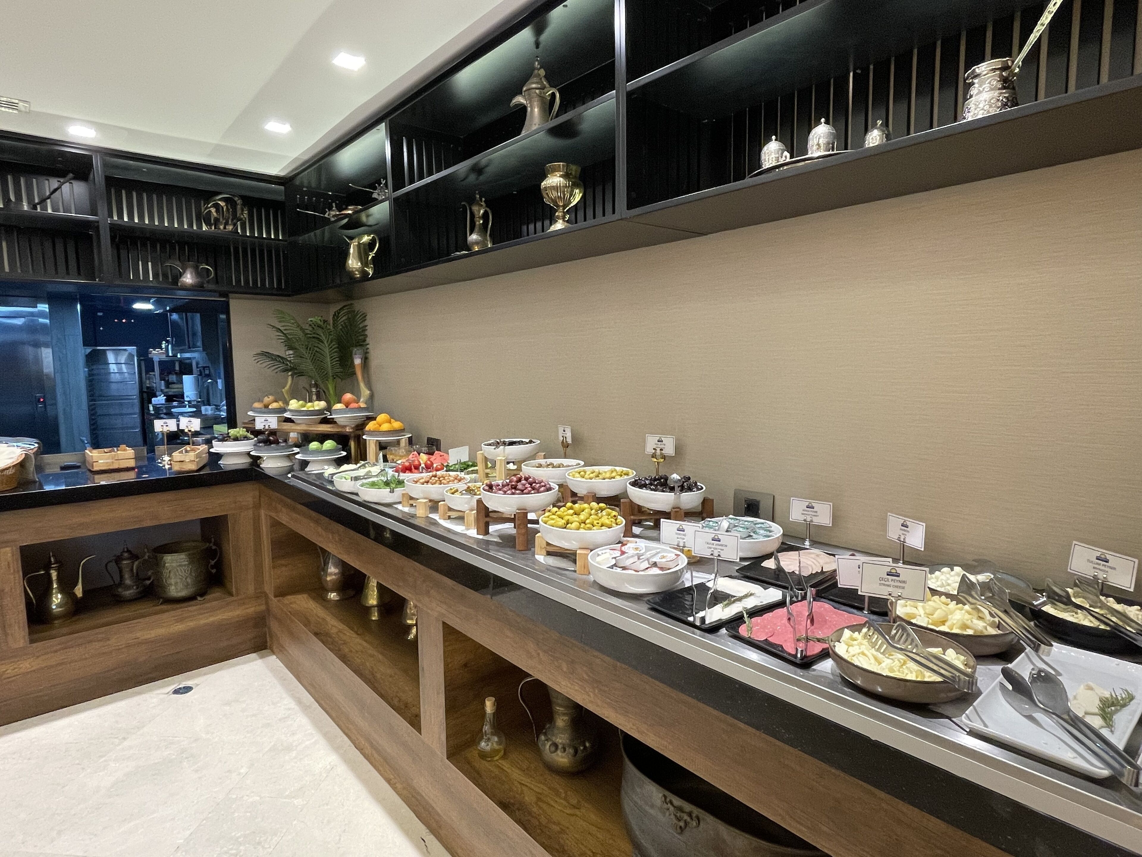 daily buffet breakfast (try 550 per person)