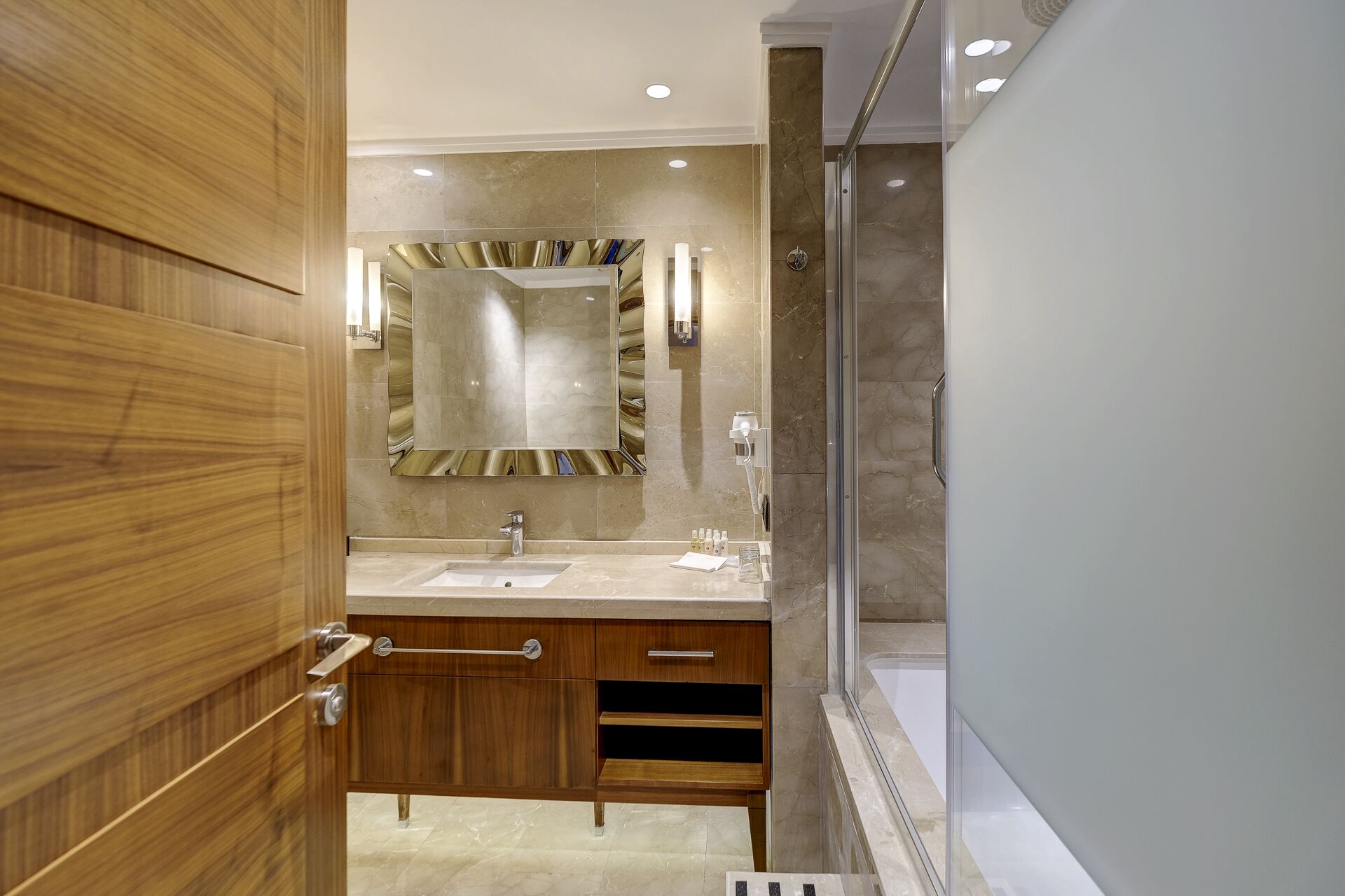 superior room, 2 single beds | bathroom | free toiletries, hair dryer, bathrobes, slippers