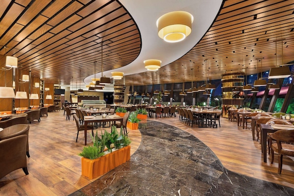 2 restaurants, breakfast served - Days Hotel by Wyndham Istanbul Maltepe (Istanbul)