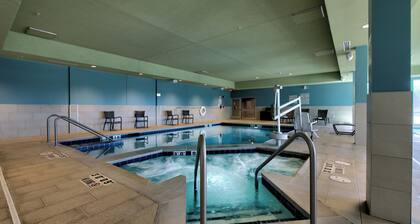 Holiday Inn Express & Suites Onalaska La Crosse Area by IHG