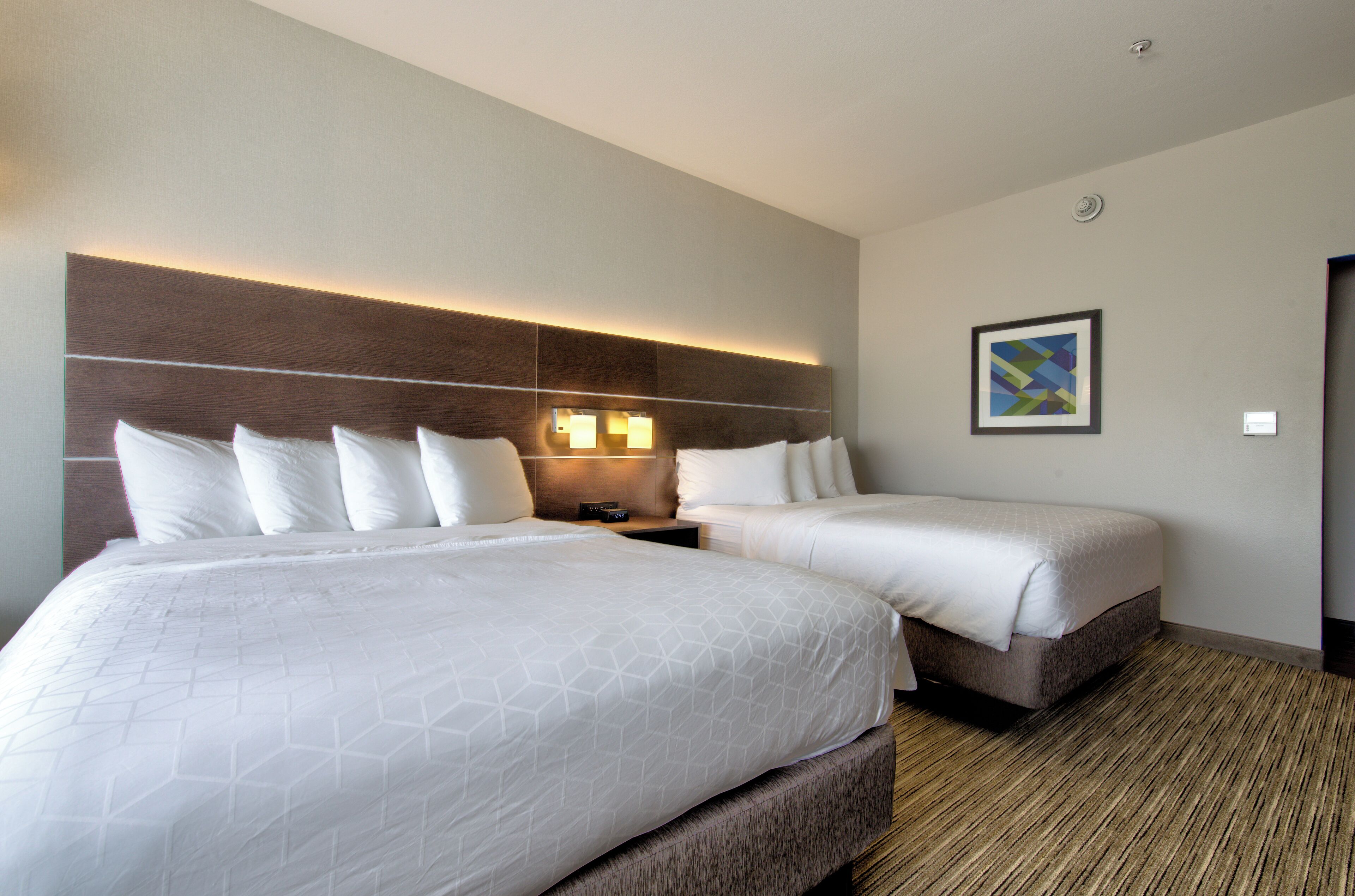 Minibar, in-room safe, desk, iron/ironing board