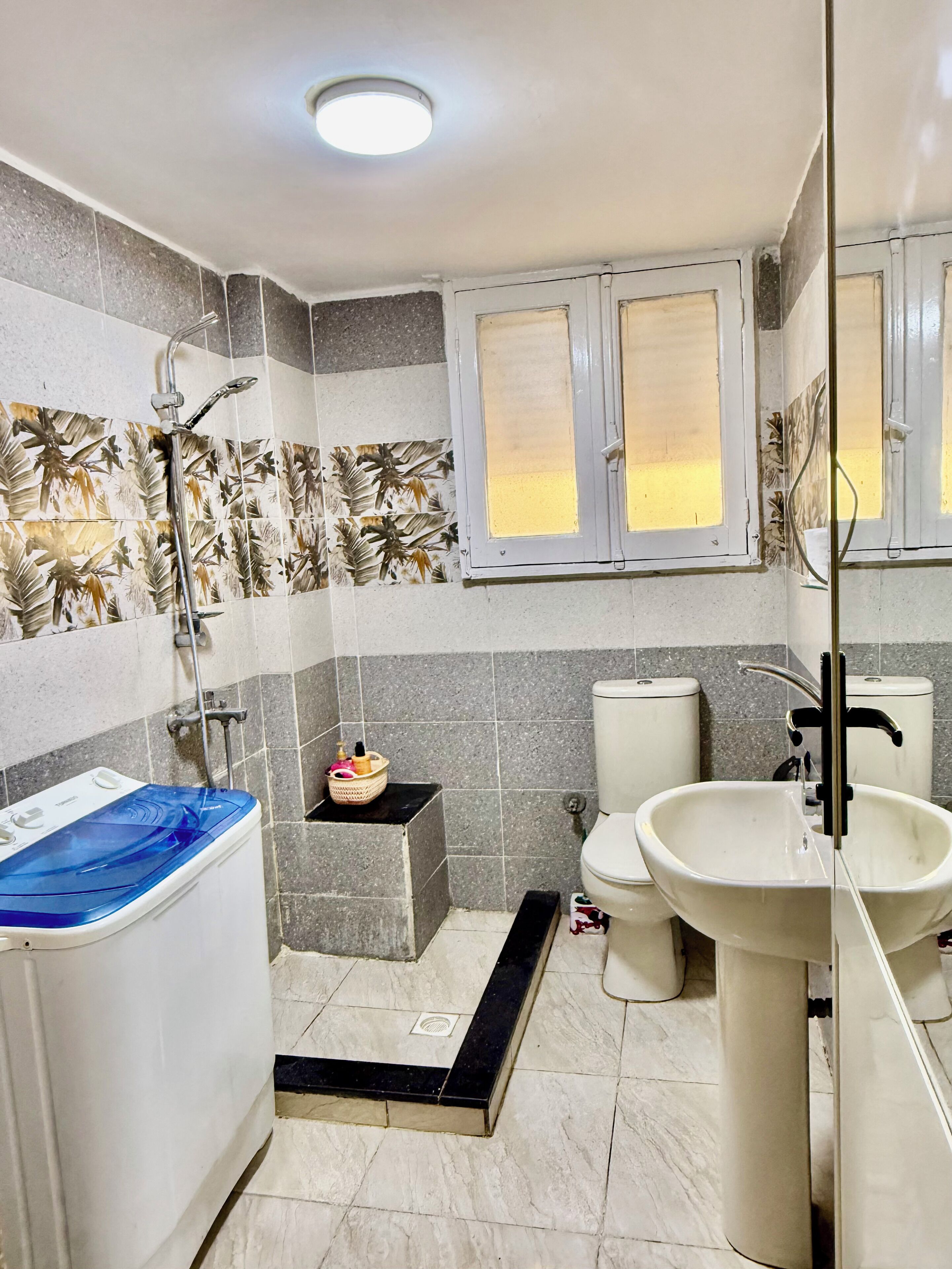 Bañera con ducha, bañera profunda, cabezal de ducha con hidromasaje