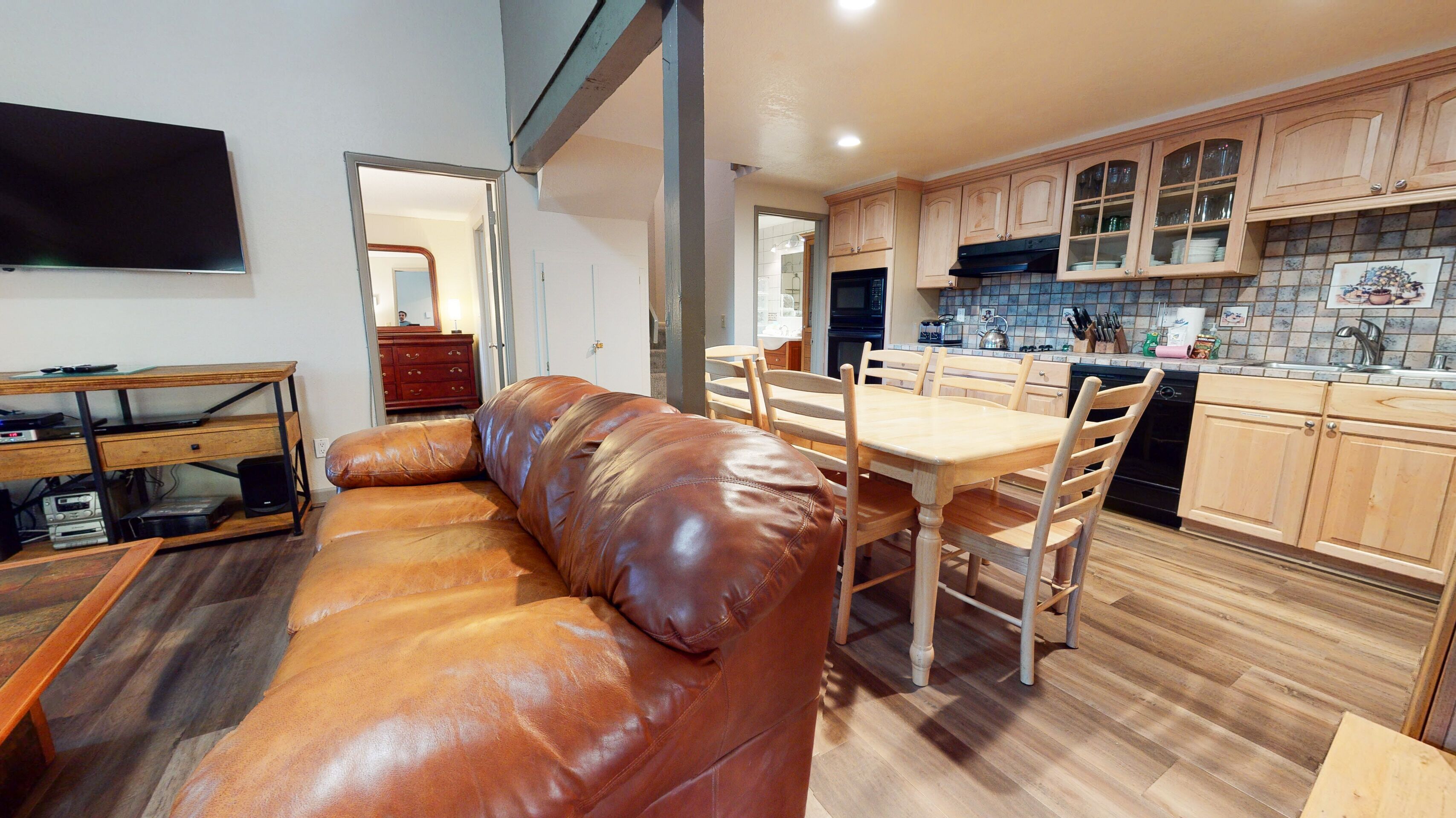 Walk to The Village, Quiet & Cozy w/ Great Complex Amenities. Near the Lakes!