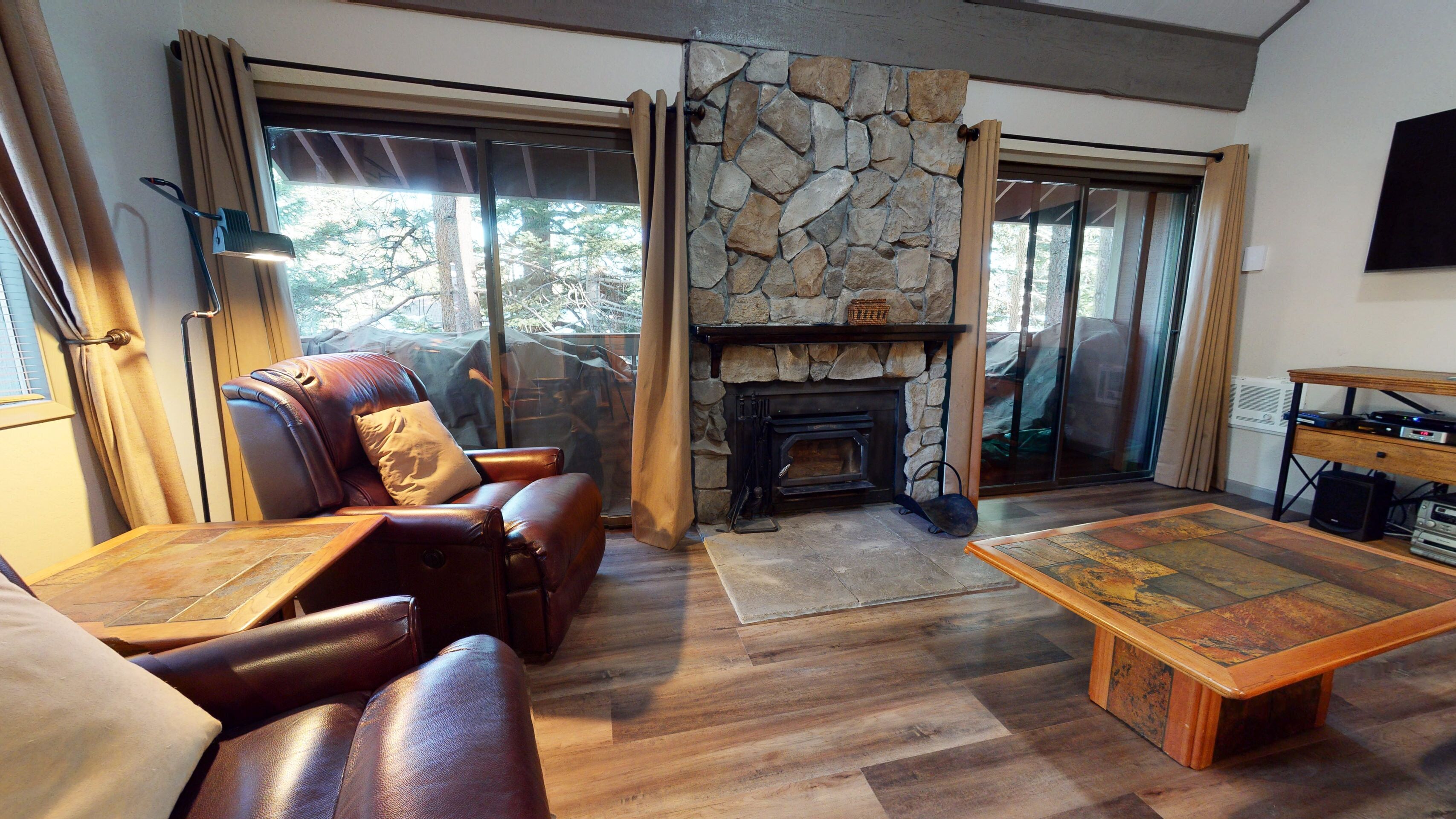 Walk to The Village, Quiet & Cozy w/ Great Complex Amenities. Near the Lakes!