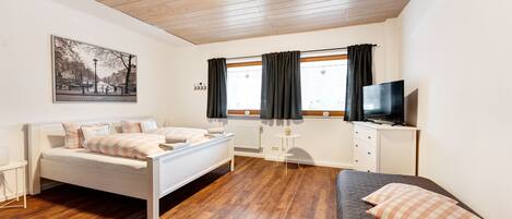3 Schlafzimmer, Bügeleisen/Bügelbrett, Reisekinderbett, kostenloses WLAN