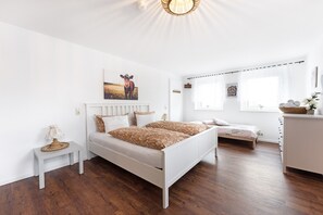 3 chambres, fer et planche à repasser, lit parapluie, Wi-Fi gratuit