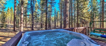 New Listing! Backyard trailhead, pool table, hot tub, 2 masters - Happy Hiker