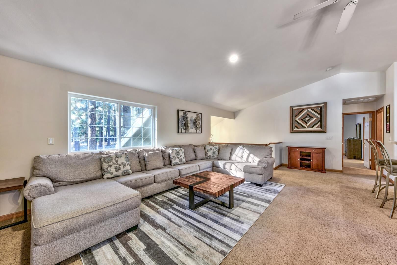 New Listing! Backyard trailhead, pool table, hot tub, 2 masters - Happy Hiker