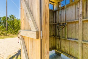 Property grounds - 7504- Sunrise-Sunset, Avon Beach Box with Easy Walk To The Beach! (Avon)