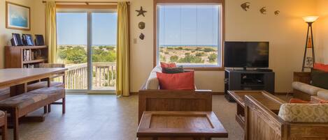 Televisión de pantalla plana, reproductor de DVD y estéreo